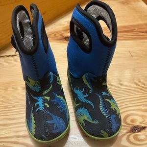 Bogs winter boots size 9 toddler